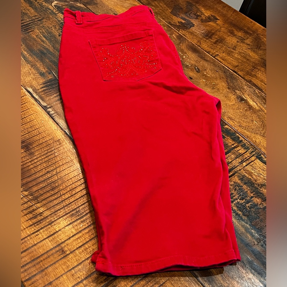 Gloria Vanderbilt Amanda classic fit red denim capris size 16W - Picture 10 of 13